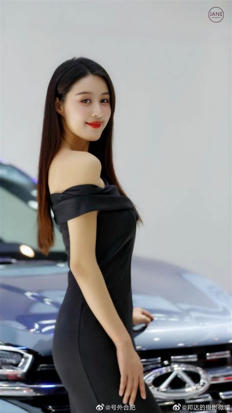 最新身材一流的韩国美女车模黄仁知壁纸-万佳直播吧