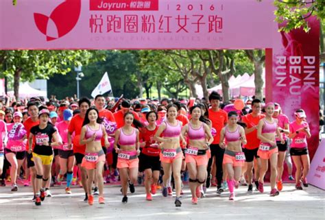 RUN GIRLS女子跑在昌平七孔桥花海快乐开跑 近3000人参与其中_京报网
