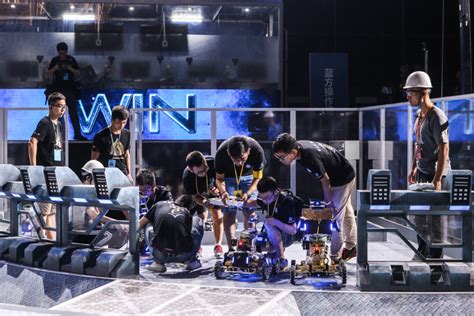 全国大学生机器人大赛RoboMasters决赛开战_天极网