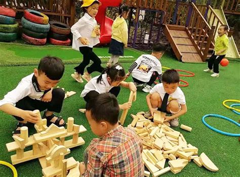 荆河幼儿园自主游戏-快乐搭建石拱桥