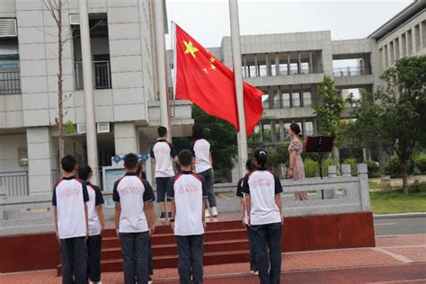 衡阳市第九中学举行2021年秋季开学第一次升旗仪式_衡阳市第九中学