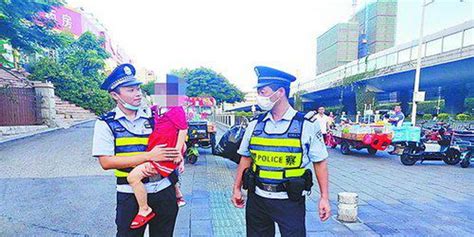 厦门:4岁女童走失在路边哭 民警帮她成功找到家人_手机新浪网