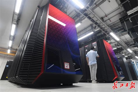 武汉拥有超算智算“双中心”，科技企业像买水电气一样购买算力_轮播图_新闻中心_长江网_cjn.cn