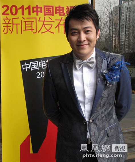 尉迟琳嘉获颁“2011中国电视榜”最佳脱口秀主持人_卫视频道_凤凰网