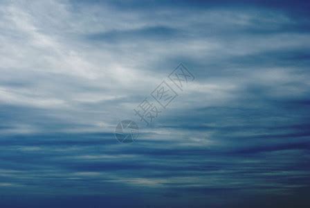 云中的危险高清图片下载-正版图片600567638-摄图网