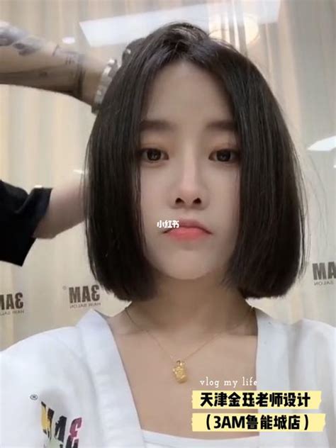 长脸温柔短发女生头像