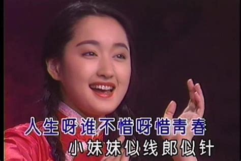 杨钰莹22岁现场演唱《天涯歌女》，土得掉渣的装扮掩不住天生丽质|天涯歌女|杨钰莹|绸衣_新浪新闻