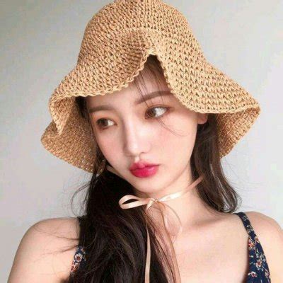 甜美女生帽子头像图片