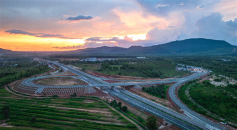 中交集团投建的柬埔寨首条高速公路建成通车_手机新浪网
