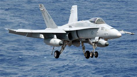 F/A-18战斗攻击机（绰号：“大黄蜂攻击战斗机” Hornet Strike Fighter）_1130109_领贤网