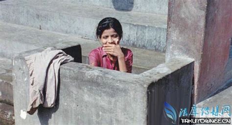 印度女人无奈选择露天排便，印度的厕所文化是怎么回事？(2)_法库传媒网