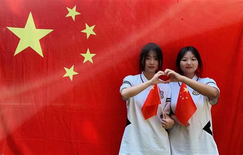 红旗照耀中国，我们这样表达敬仰和热爱！ - 郑州教育信息网