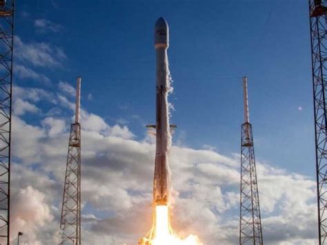 “重型猎鹰”首次商飞成功，SpaceX再进一步_凤凰网科技_凤凰网