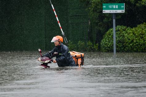 广东雷州遭遇特大暴雨 部分地区出现水浸-天气图集-中国天气网