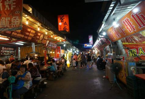 上海南京路步行街有哪些有名的小吃?_上海南京路步行街，有什么好玩好吃的？著名好吃的特产又是什么？