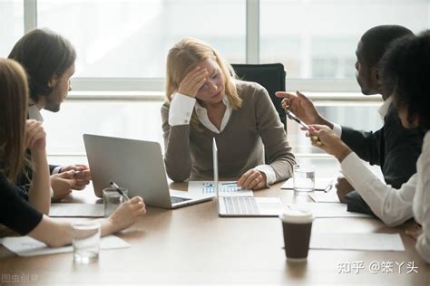 企业领导批评女员工高清图片下载-正版图片506947664-摄图网