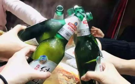 影视：论喝酒只服东北女孩，96度对瓶吹！_腾讯视频