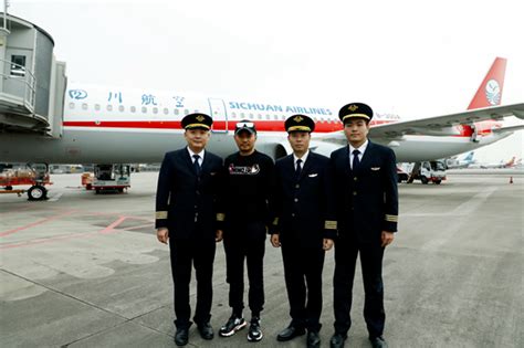中国民航英雄机长刘传健：“奇迹时刻，是专业在闪光”