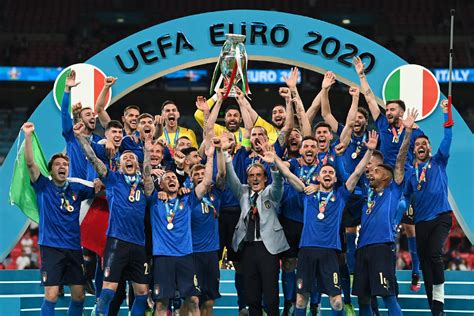 欧洲杯不回家回罗马，意大利点球4：3战胜英格兰夺冠