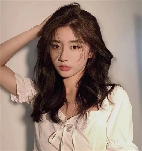 各种温柔的烫发头像女生