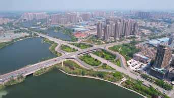 山东菏泽：长江路快速通道跨京九铁路大桥成功“双转体”