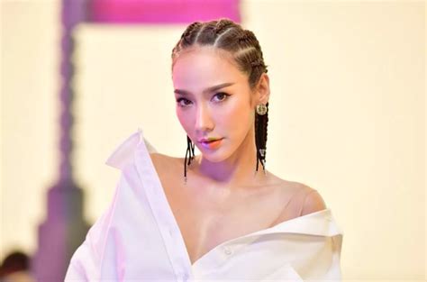 泰国网友评7台最性感漂亮的10名女星，AumP竟然是第二？|泰国|性感|女星_新浪新闻