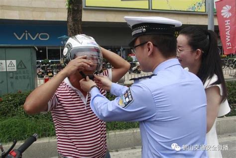 交警又上直播啦！这次鹤山融媒直播间将聚焦这些问题！还有头盔免费送