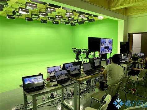 天创华视-校园简易虚拟场景直播间-竖屏直播-北京天创华视科技有限公司