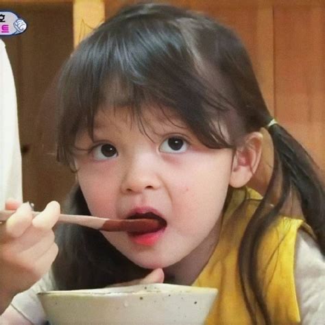 甜美女生头像幼崽真人