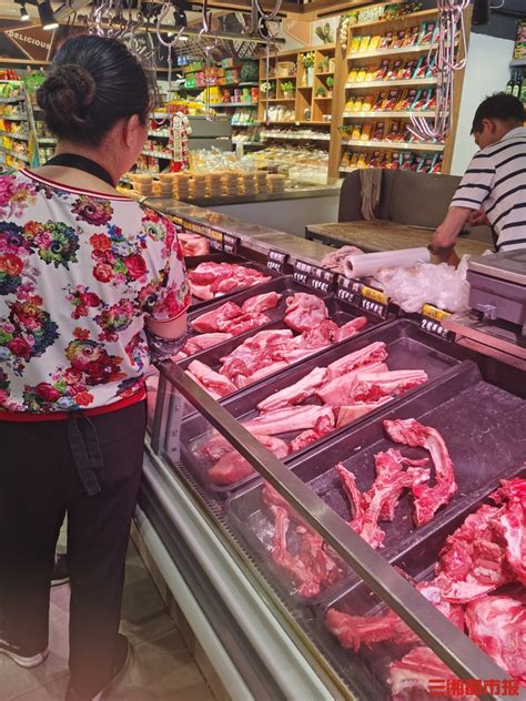 云南这个地方的人吃猪肉方式太生猛，这个部位直接生吃