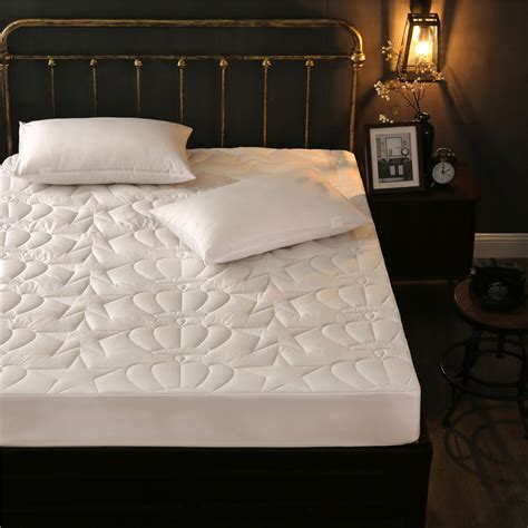 爱家主场 床垫1.5m床软硬1.8米天然乳胶床垫独立弹簧羊绒双人床垫-美间设计