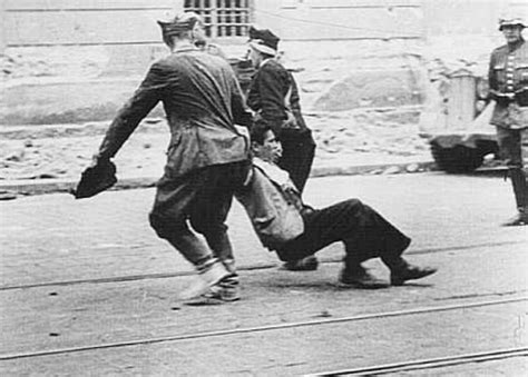 德军检查犹太女身体 惨绝人寰女犹太人 纳粹大屠杀历史照片曝光_奇象网