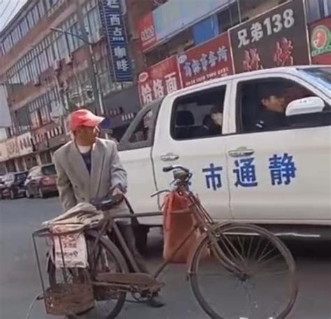 92岁老太路边卖菜，1根烟分3次抽_一手Video-梨视频官网-Pear Video