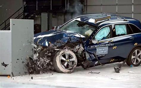 汽车碰撞测试中的安全等级是怎么确定的？ - 知乎