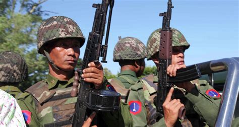 缅甸军抓上百中国人 447辆卡车万元现金被扣_当红军的哥哥