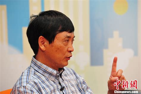 曹文轩是个高产的作家，从1979年开始到现在发表作品近50本_凤凰网视频_凤凰网