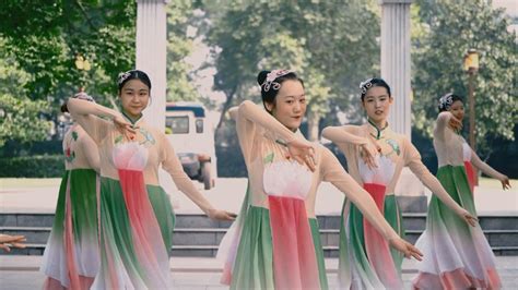 中国舞《苏幕遮》，戏曲唱腔的流行，给歌曲增添了几分层次感|苏幕遮|戏曲_新浪新闻