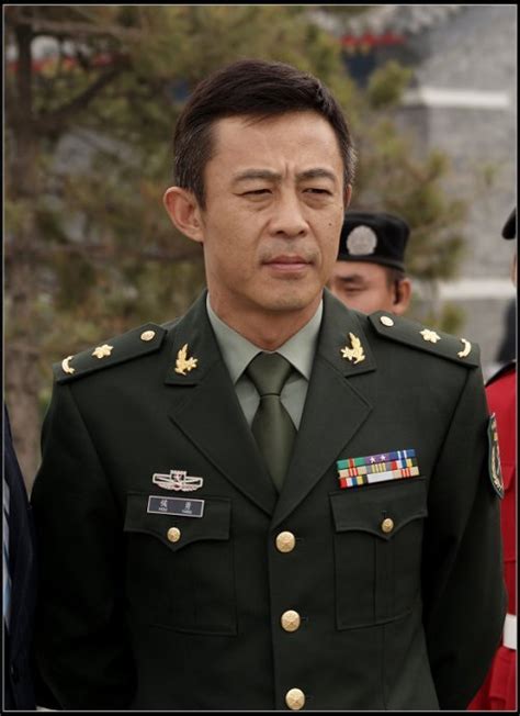 年仅44岁的靳东，被评为一级演员，正高级职称，他何德何能