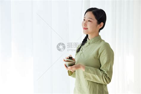 素雅女性手拿茶杯高清图片下载-正版图片502369912-摄图网