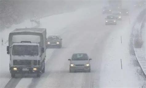 下雪天应开启什么灯，如何正确安全行驶？_情况