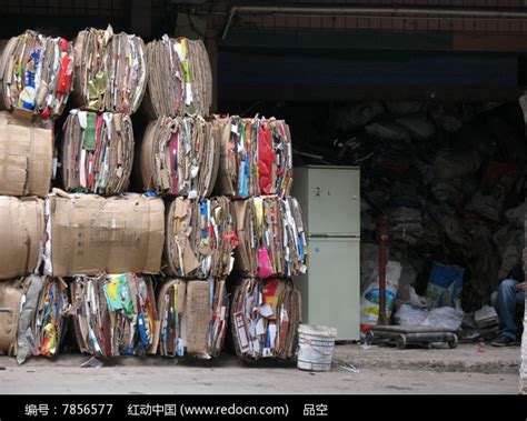 废品回收站开在小区楼栋下 物业称加强巡查管理_湖北频道_凤凰网