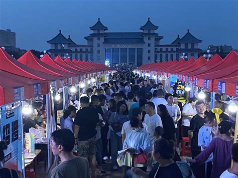 蓬江区举办“招聘夜市”，助力企业招工一路“狂飙”