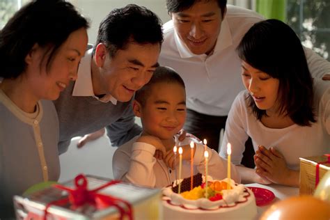 2岁的孩子，怎么过生日才有意义？不要邀请其他小朋友|生日|小朋友|宝宝_新浪新闻