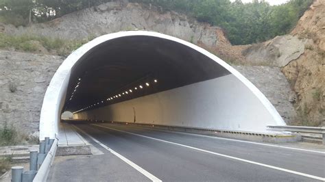 四川广平高速项目黄坪隧道右线顺利贯通出洞 - 地方新闻 - 人民交通网