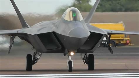 F-35B战斗机首次亮相 综合飞行能力超越所有战机_资讯_凤凰网