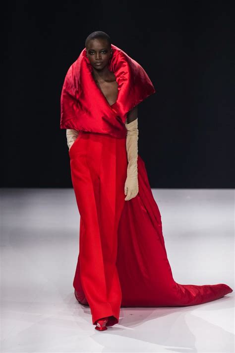 斯蒂芬·罗兰 Stéphane Rolland 2022/23秋冬高级定制秀 - Couture Fall 2022-天天时装-口袋里的时尚指南