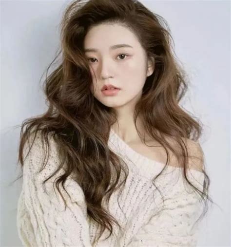 大波浪甜美女生头像图片