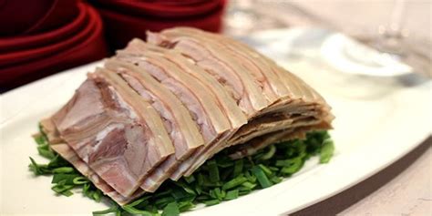 金华浦江有一家古法羊肉美食馆，将新鲜的羊血涂在羊身上_凤凰网视频_凤凰网