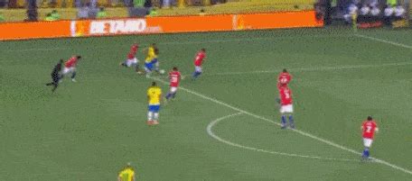 智利0-4巴西 内马尔、库蒂尼奥点射 末轮争附加赛资格【优直播】