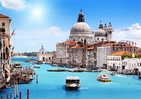 在大运河上举办的赛船节， 意大利威尼斯 (© Alexander Duffner/Alamy) | 必应每日高清壁纸 - 精彩,从这里开始